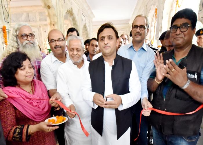 CM Akhilesh Yadav inaugurates 300-seater Mega Call Centre