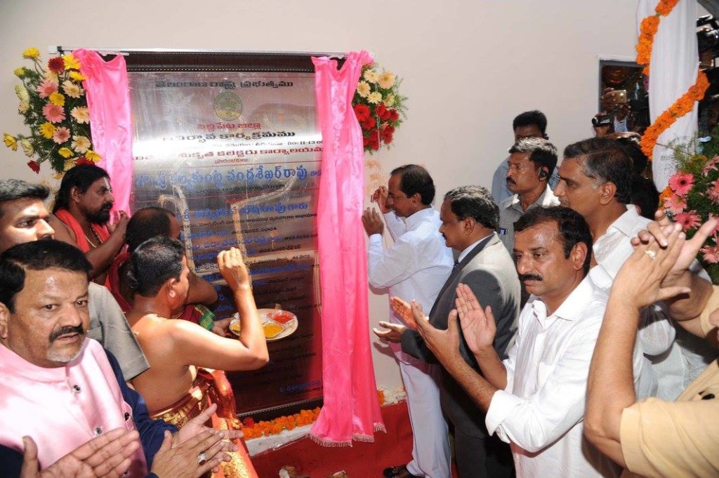 KCR launches 21 new districts for Golden Telangana
