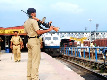 Railways invites applications for 9,739 RPF/RPSF