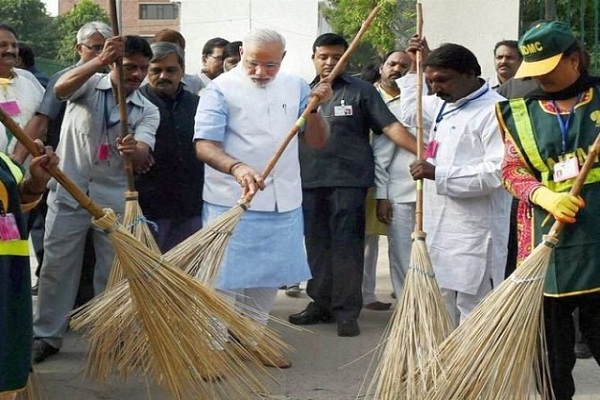 PM Modi for Swachh Bharat