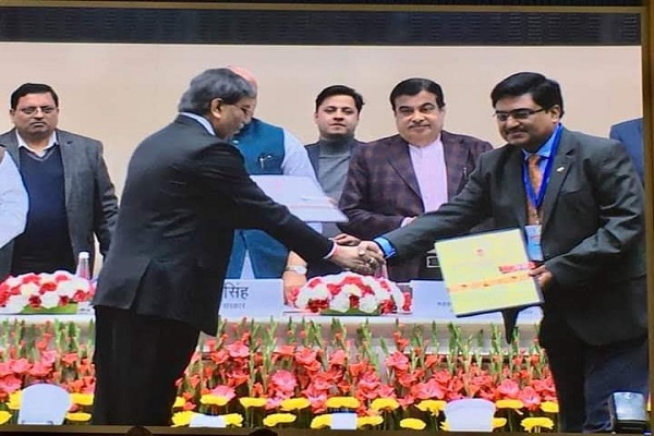 MoRTH signs MoU with IIT-BHU to envisage technological innovations