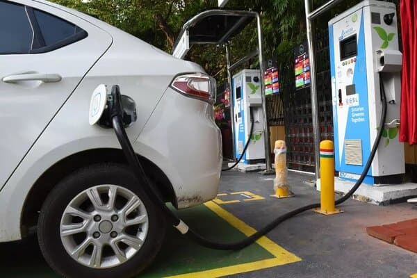 Delhi Govt to partner with EESL for installing EV charging infrastructure