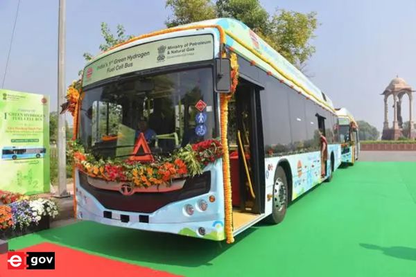 India Flags Off First Green Hydrogen Fuel Cell Bus, Marking a Milestone in Clean Energy Transition