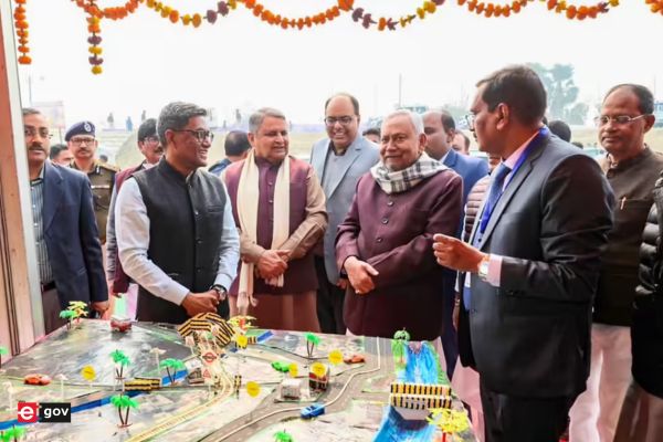 Nitish Kumar Launches ₹316 Crore Development Projects in Gopalganj, Reviews Embankment and Health Facilities