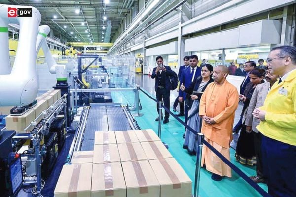 CM Yogi Adityanath Visits Hydrogen Energy Plant in Japan, Calls Green Hydrogen the Energy of the Future